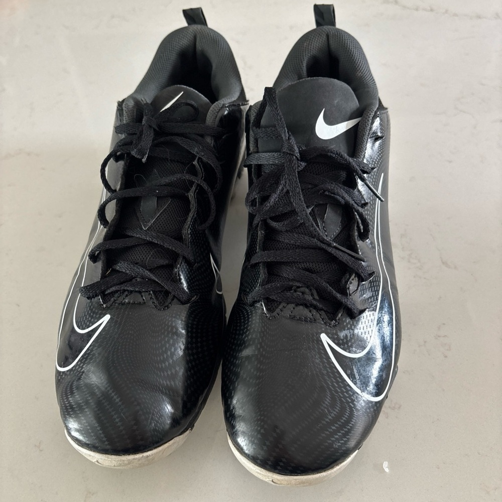 Nike Men's Black and White Athletic Shoes